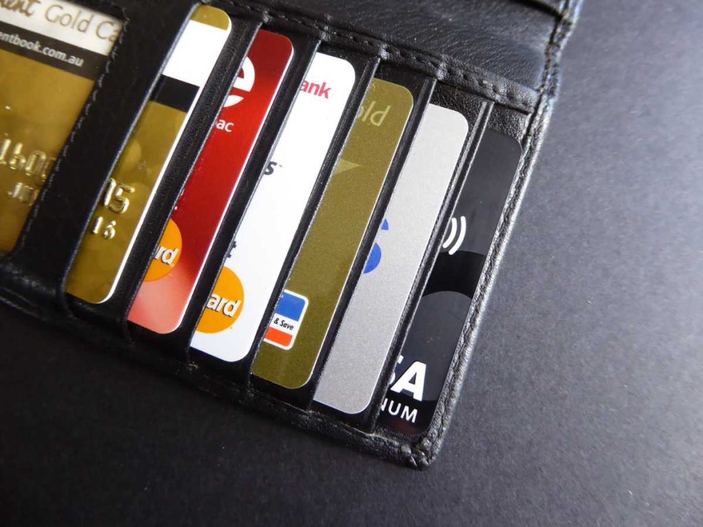 Instituțiile financiare din România care oferă carduri copiilor sub 14 ani