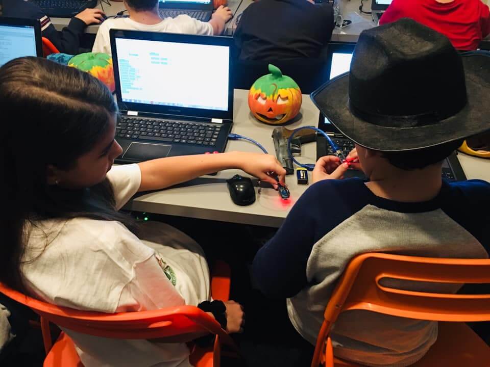 Cursuri de robotică și programare pentru copii la Academia Micilor Developeri