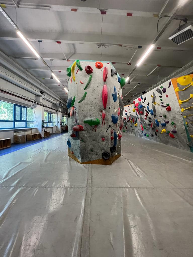 Cursuri de escaladă pentru copii la Blokx Climbing Gym