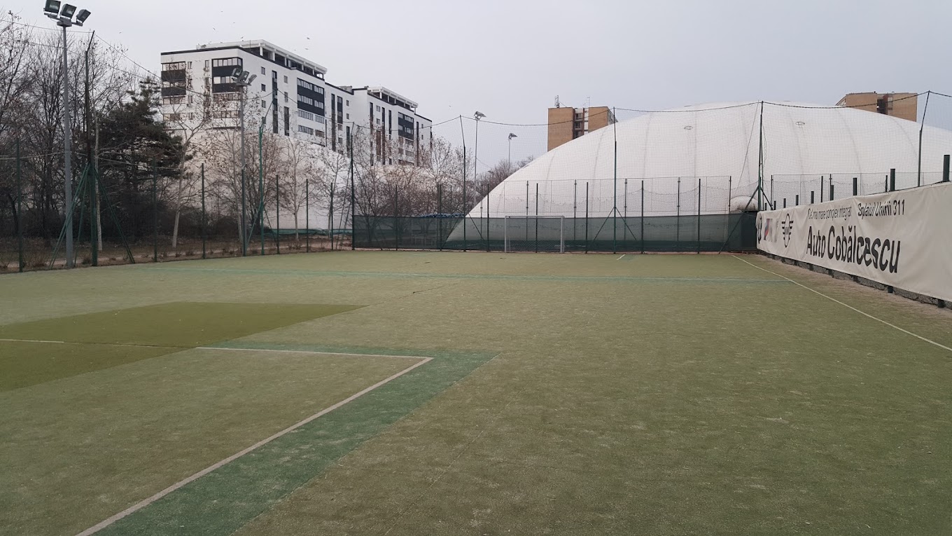 Cursuri de fotbal pentru copii la Baza Sportivă Voinicelul