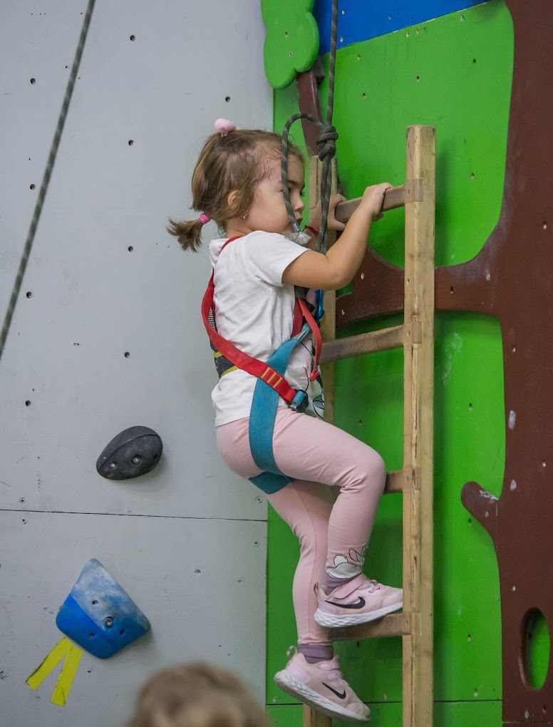 Cursuri de escaladă pentru copii la One Move Climbing Gym