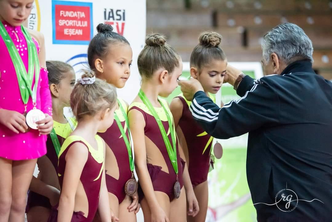 Cursuri de gimnastică pentru copii la Clubul de Gimnastică Ritmică Corrado