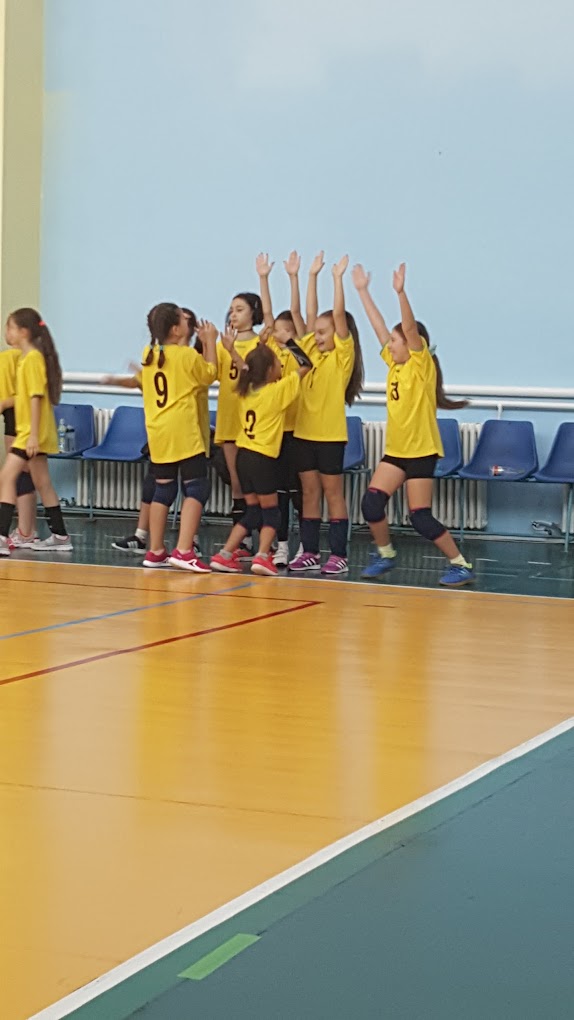 Cursuri de volei pentru copii la Clubul Sportiv Penicilina