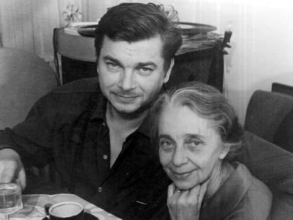 Cea mai scumpă de pe lume poezie de nichita stanescu